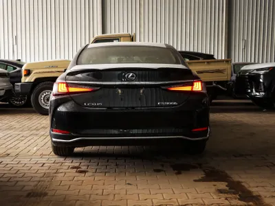 2025 Lexus ES 300H