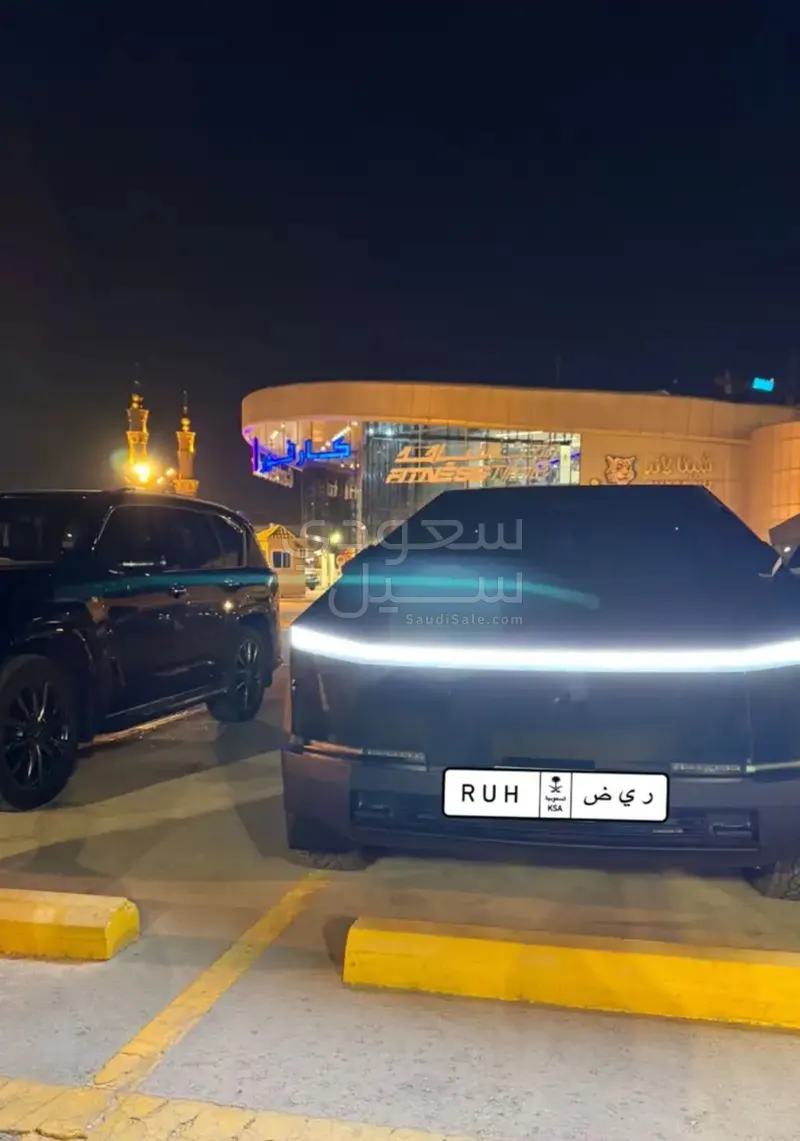 2024 تيسلا سايبر تراك