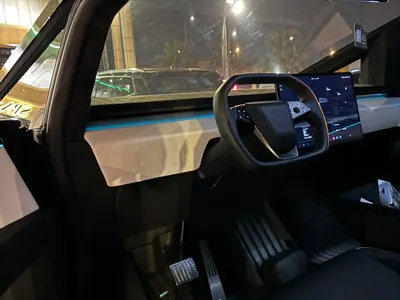 2024 تيسلا سايبر تراك