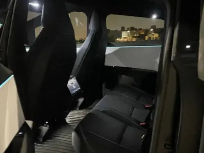 2024 تيسلا سايبر تراك