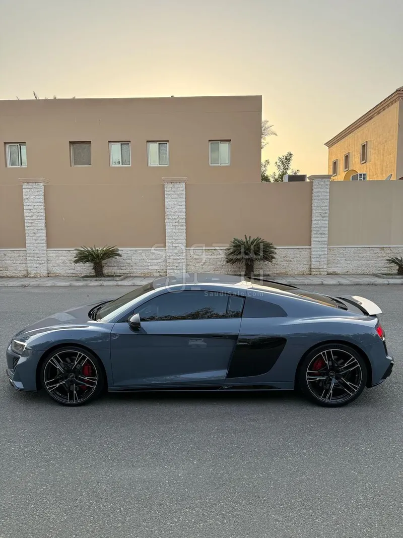 2023 اودي ار 8