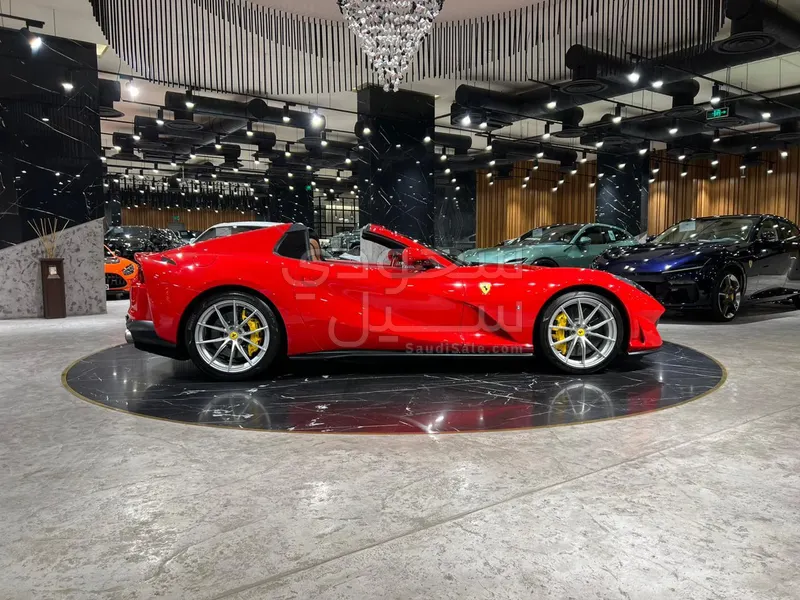 2021 فيراري 812 جي تي اس