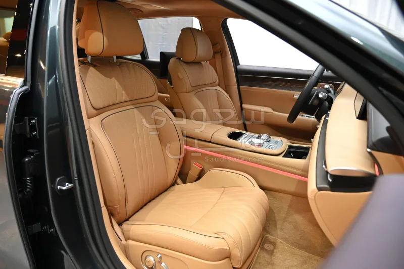 2025 Genesis G 90