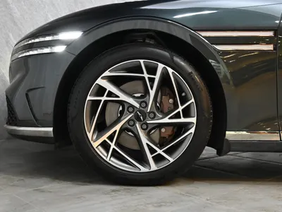 2025 Genesis G 90
