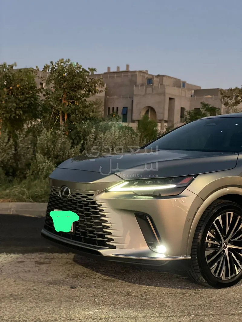 2024 لكزس أر إكس 350
