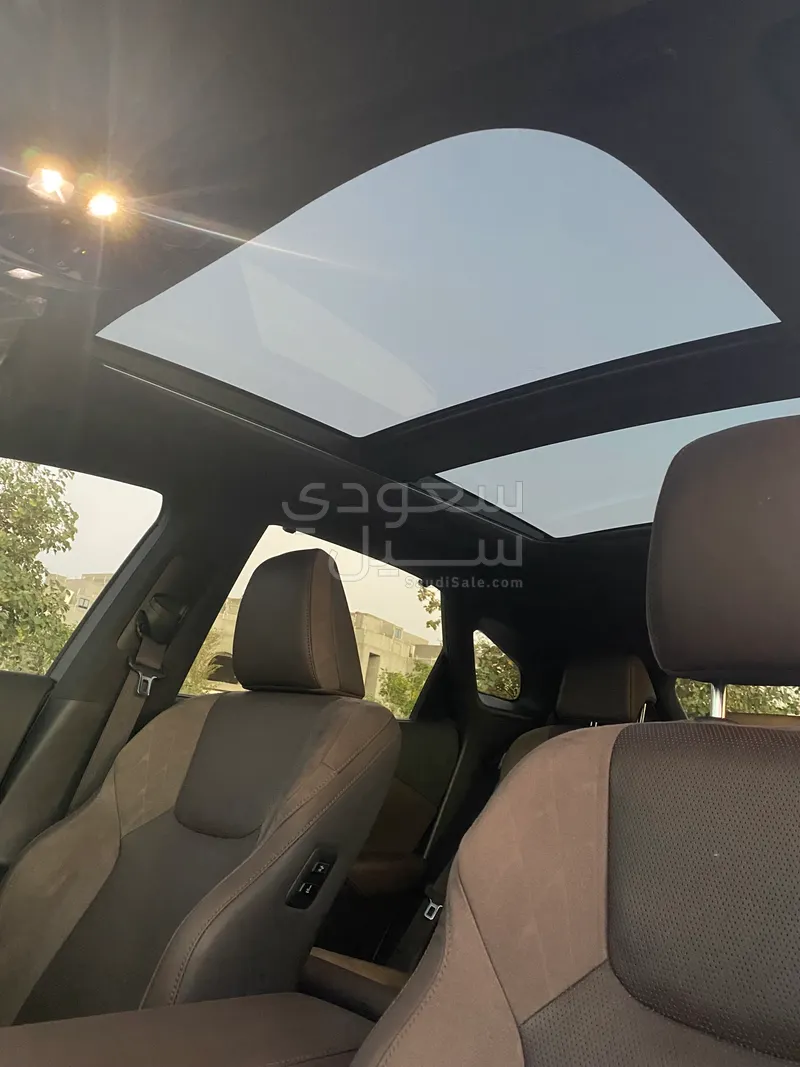2024 لكزس أر إكس 350