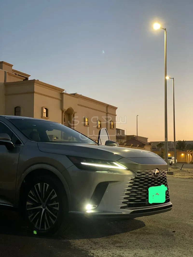 2024 لكزس أر إكس 350