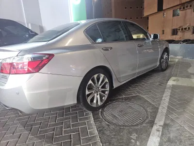 2013 هوندا اكورد في 6 سبورت