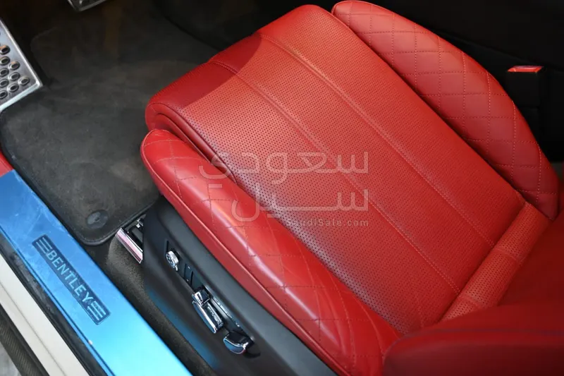 2017 بنتلي بنتايجا في 8
