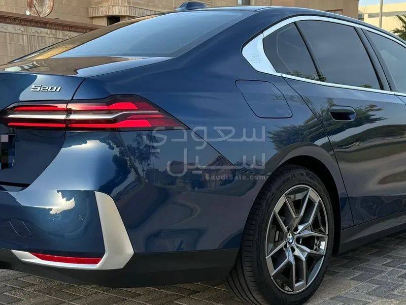 2024 بي ام دبليو الفئة الخامسة 520 أي