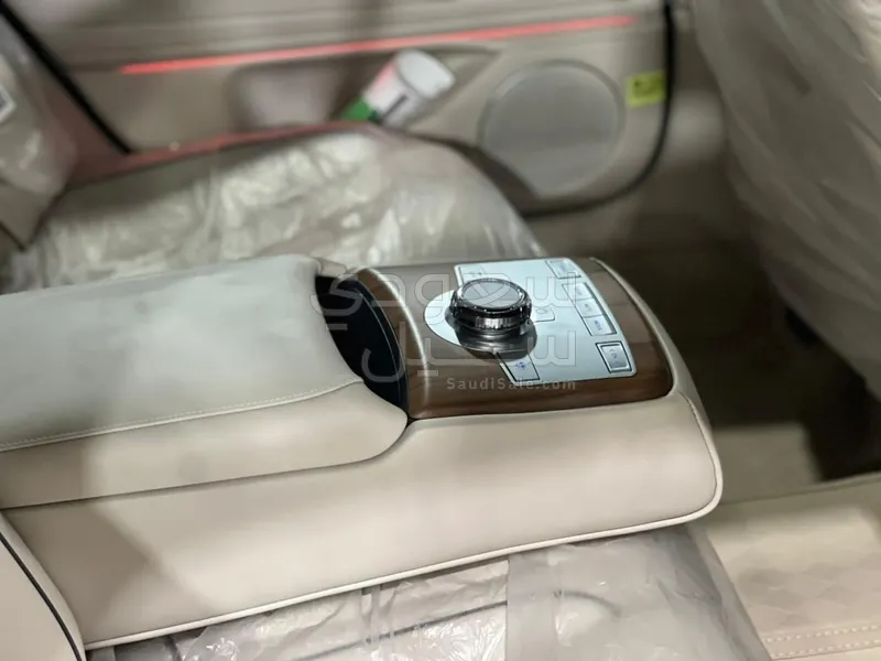 2025 Genesis G 80