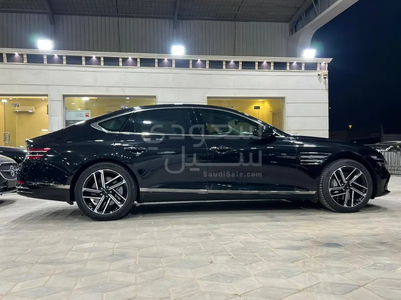 2025 Genesis G 80
