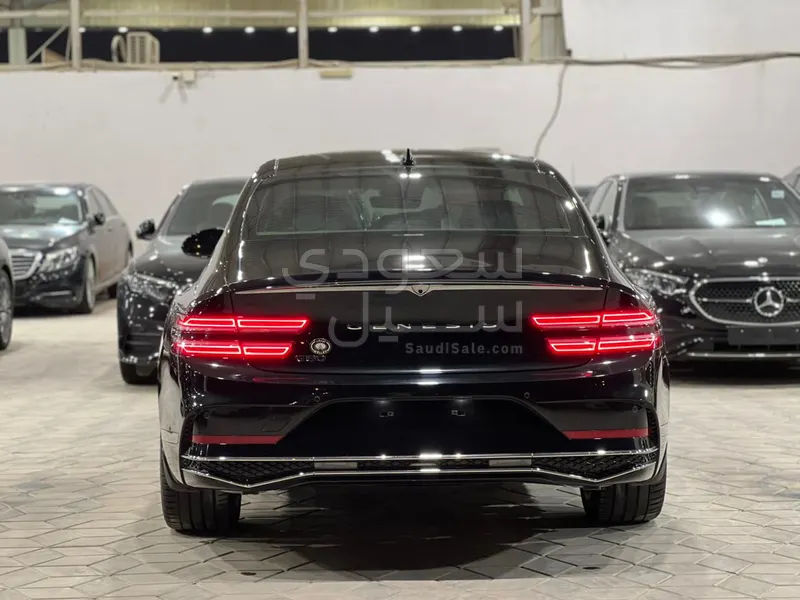 2025 Genesis G 80