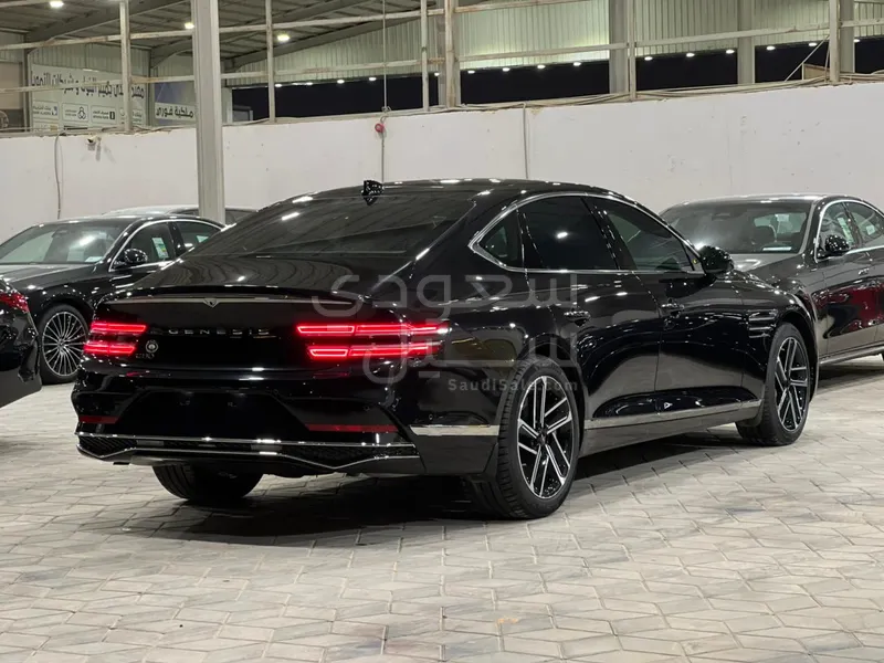 2025 Genesis G 80