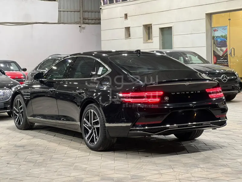2025 Genesis G 80