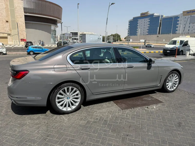 2022 بي ام دبليو الفئة السابعة 730 إل أي