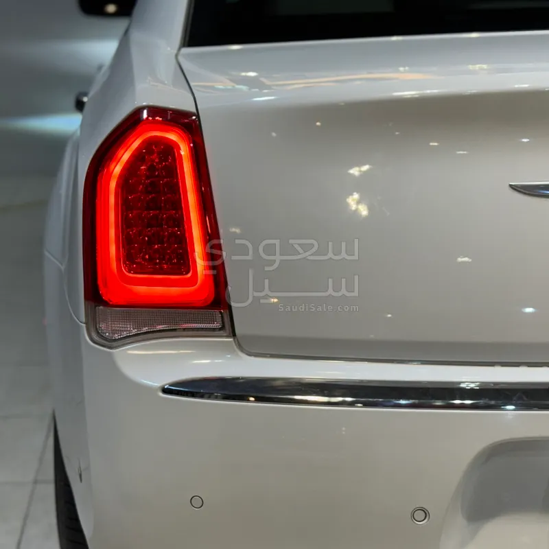 2021 كرايسلر 300 سي