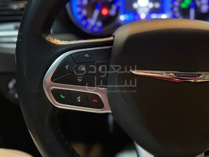 2021 كرايسلر 300 سي