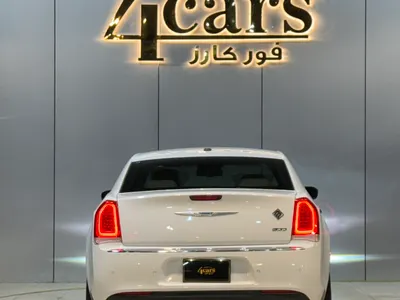 2021 كرايسلر 300 سي
