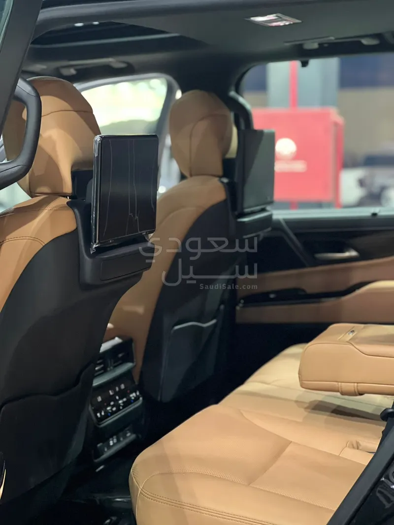 2024 لكزس إل إكس 600