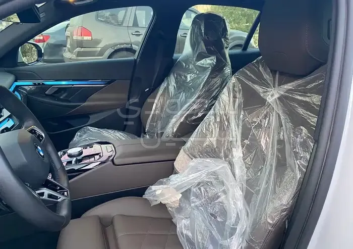2024 بي ام دبليو الفئة الخامسة 520 أي إم كت