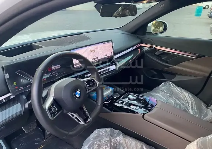 2024 بي ام دبليو الفئة الخامسة 520 أي إم كت