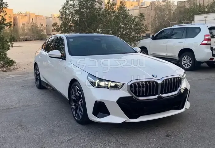 2024 بي ام دبليو الفئة الخامسة 520 أي إم كت