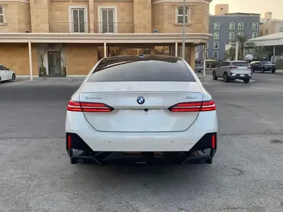 2024 بي ام دبليو الفئة الخامسة 520 أي إم كت