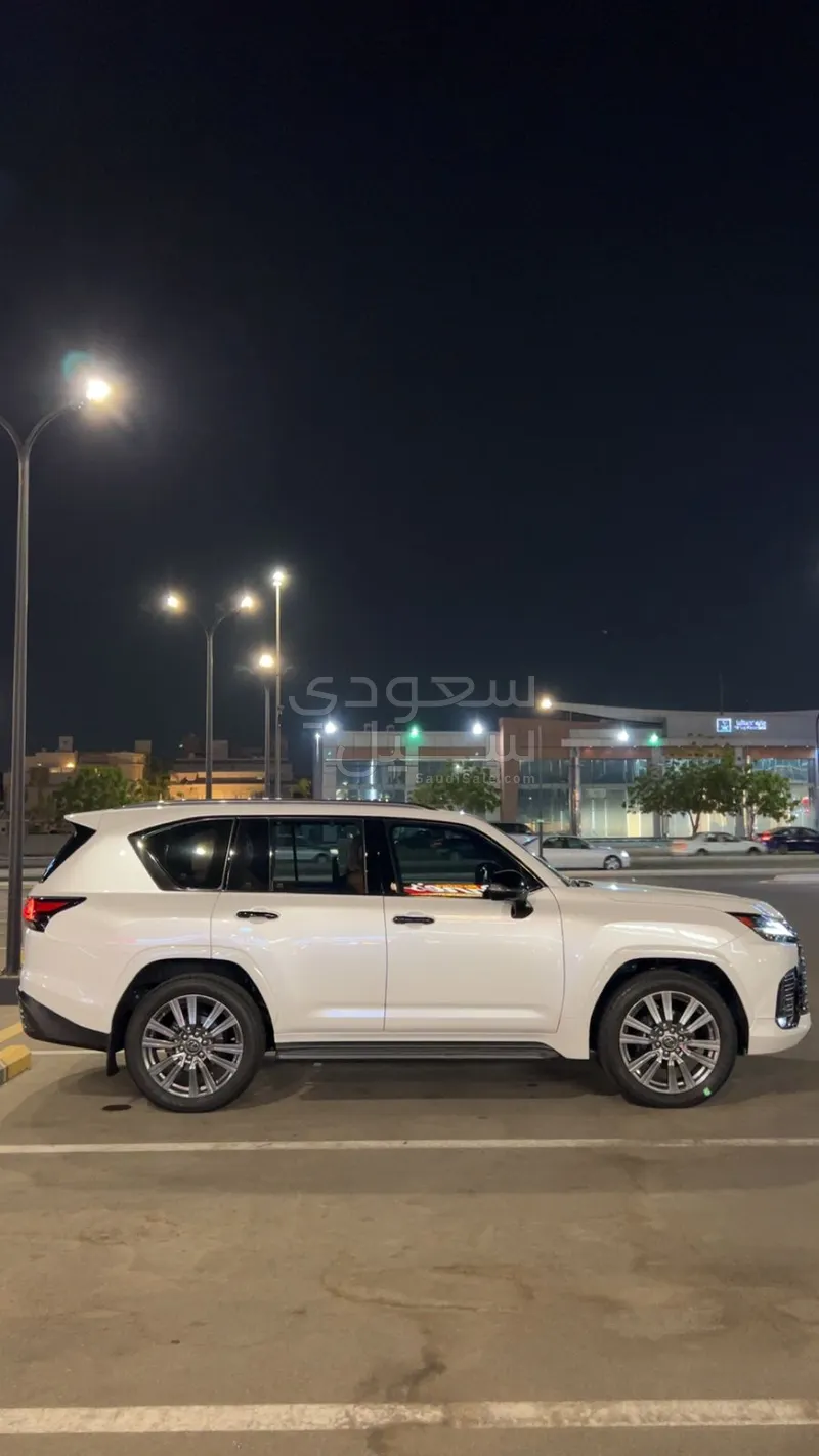2022 لكزس إل إكس 600 vip بلاك بكج