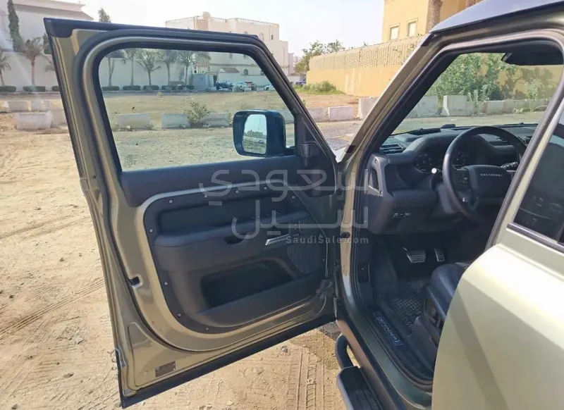 2023 لاند روفر ديفيندر اكس 110