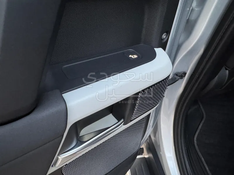 2020 Land Rover Defender First Edition