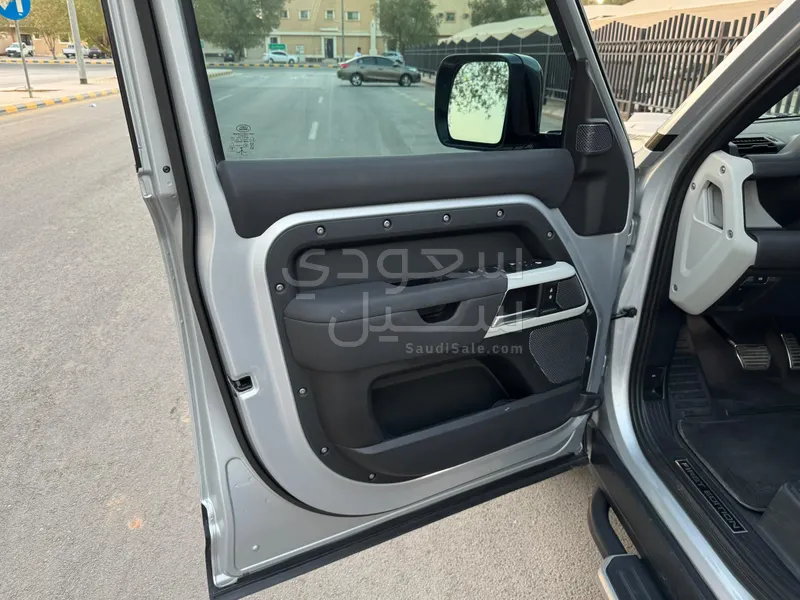 2020 Land Rover Defender First Edition