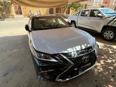 2025 لكزس إي إس 250