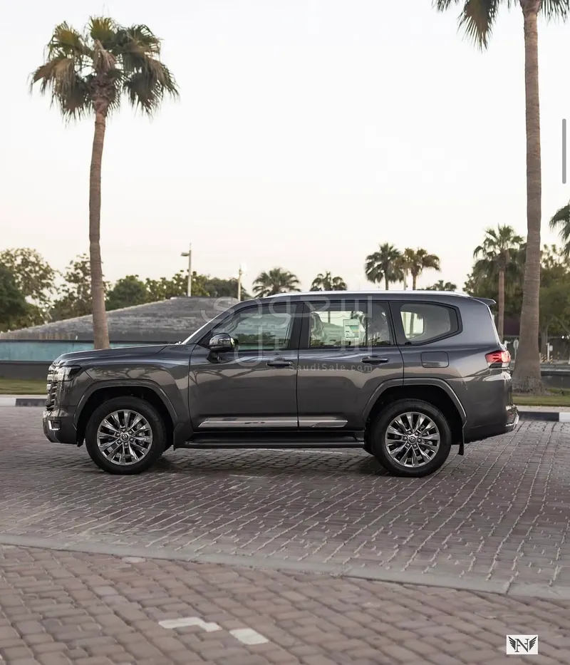 2024 Toyota Land Cruiser GXR