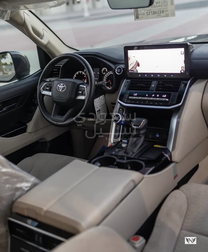 2024 Toyota Land Cruiser GXR