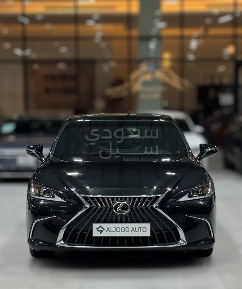 2023 لكزس إي إس 350