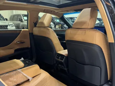 2023 لكزس إي إس 350