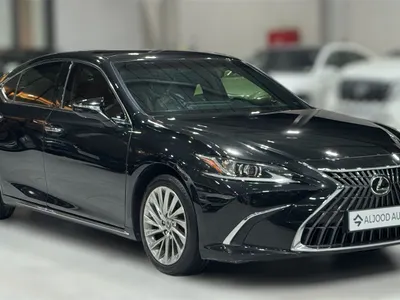 2023 لكزس إي إس 350