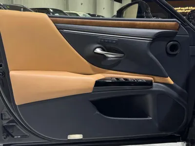 2023 لكزس إي إس 350