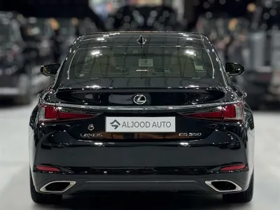 2023 لكزس إي إس 350