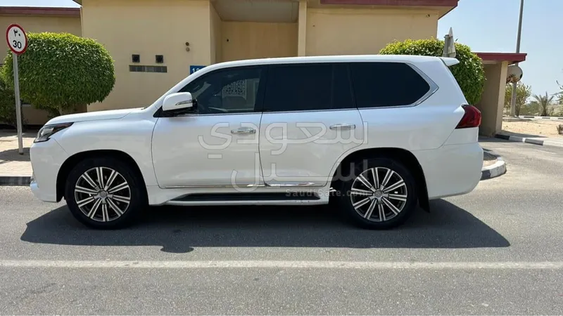 2016 Lexus LX 570