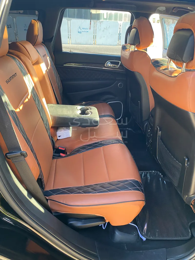2020 Jeep Grand Cherokee Summit