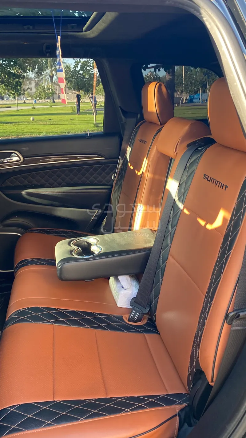 2020 Jeep Grand Cherokee Summit