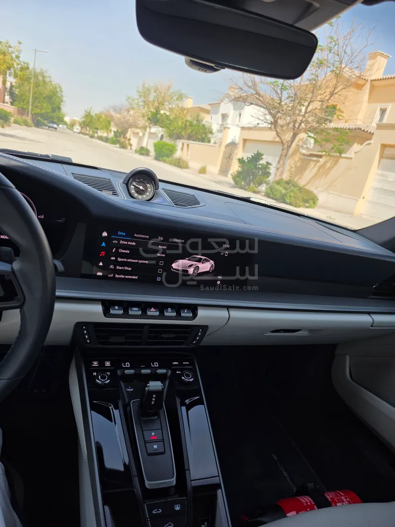 2025 بورش 911 كاريرا