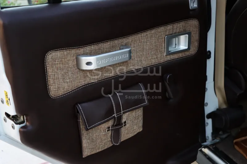 2012 لاند روفر ديفيندر 110