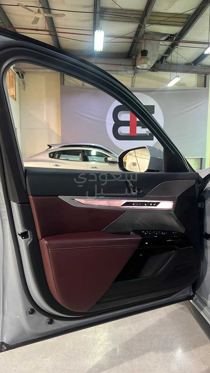 2023 بي ام دبليو الفئة السابعة 735أي