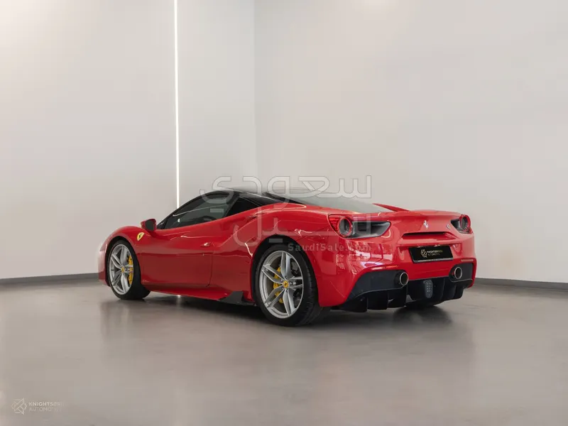 2016 فيراري 488 جي تي بي