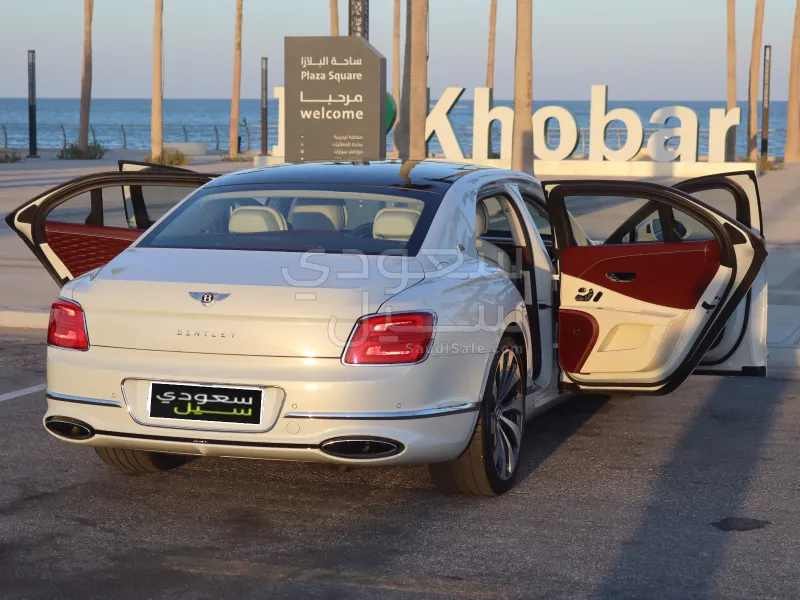 2020 بنتلي كونتيننتل فلاينج سبير الاصدار الاول