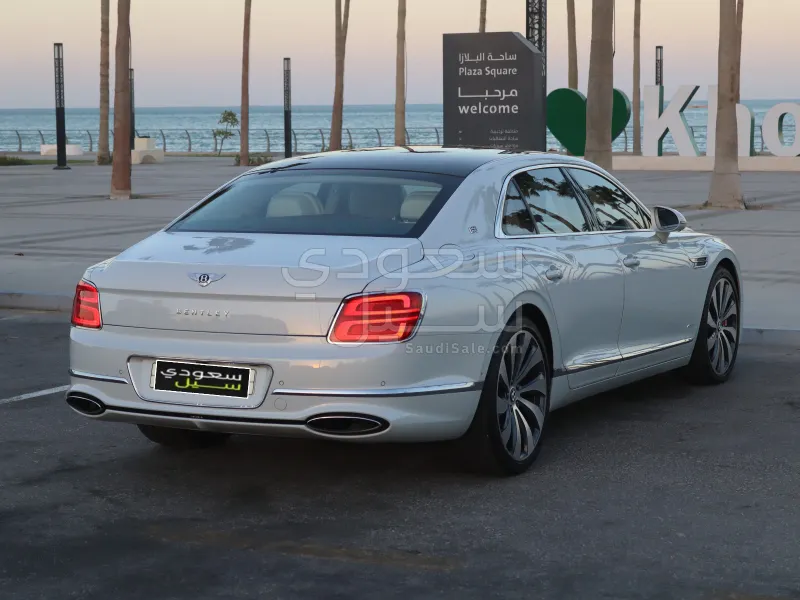 2020 بنتلي كونتيننتل فلاينج سبير الاصدار الاول