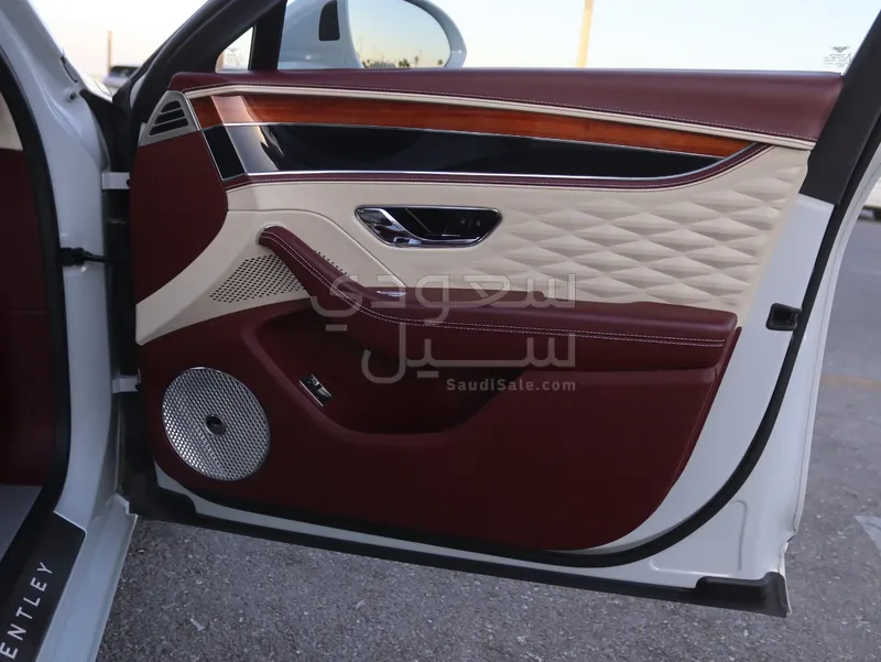 2020 بنتلي كونتيننتل فلاينج سبير الاصدار الاول